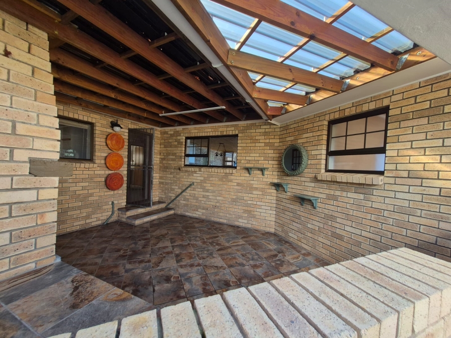 4 Bedroom Property for Sale in Dana Bay Western Cape